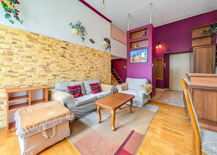 Podwale By Bookinghost *